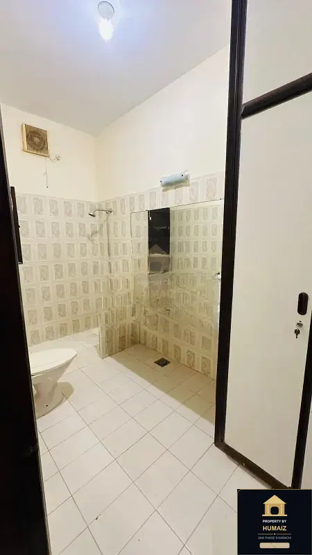 4-Bedroom Upper/Lower Portion (5 Bath, Unit 2) in DHA Phase 8 For Rent in DHA Phase 8 Karachi — Photograph 21