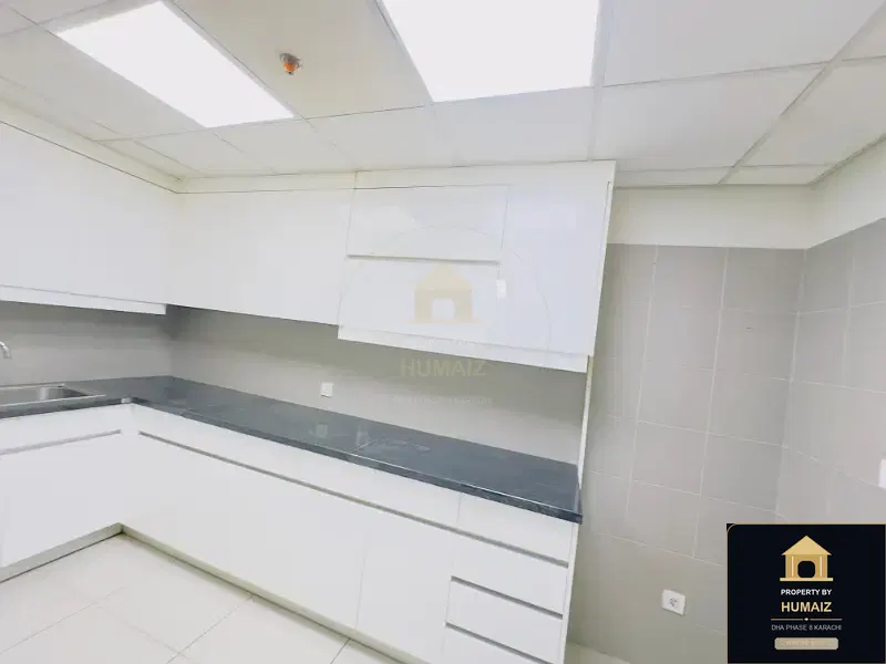 3-Bedroom Luxury Apartment (Sea Facing, 5 Bath, Suite 3) at Pearl Towers For Rent in DHA Phase 8 Karachi — Photograph 14