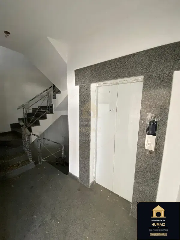225 Sq. Yd. Corporate Office Space on Zulfiqar Commercial For Rent in DHA Phase 8 Karachi — Photograph 3