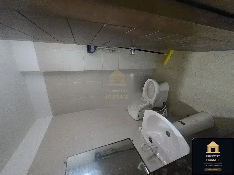 117 Sq. Yd. Corporate Office Space in DHA Phase 8 For Sale in DHA Phase 8 Karachi — Photograph 4