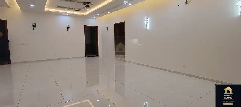 600 Sq. Yd. 7-Bedroom Luxury Villa in Zone A For Sale in DHA Phase 8 Karachi — Photograph 38