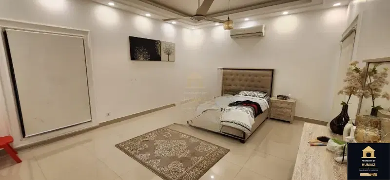 500 Sq. Yd. 5-Bedroom Luxury Villa (6 Bath, Residence 6) in DHA Phase 8 For Sale in DHA Phase 8 Karachi — Photograph 8