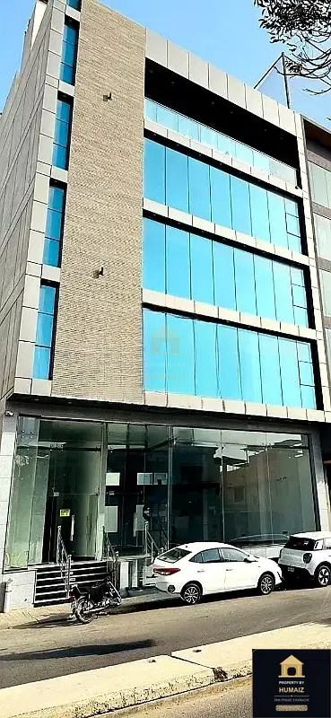444 Sq. Yd. Commercial Retail Shop (Boulevard Facing, Unit 1) on Al-Murtaza Commercial For Rent in DHA Phase 8 Karachi — Photograph 3