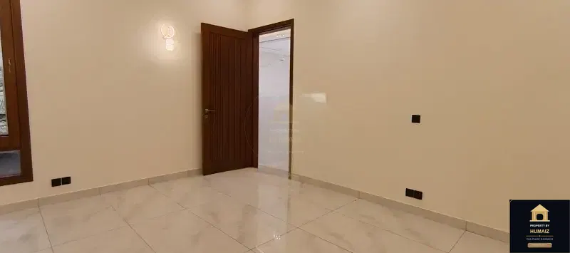 500 Sq. Yd. 7-Bedroom Luxury Villa (Basement, 6 Bath, Residence 9) in DHA Phase 8 For Sale in DHA Phase 8 Karachi — Photograph 9