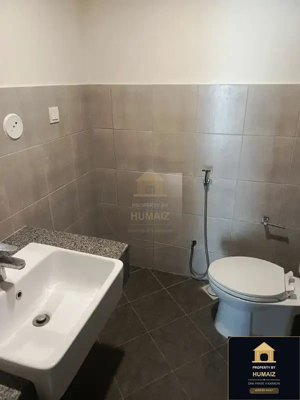 3-Bedroom Luxury Apartment (5 Bath, Suite 2) at Pearl Towers For Sale in DHA Phase 8 Karachi — Photograph 29