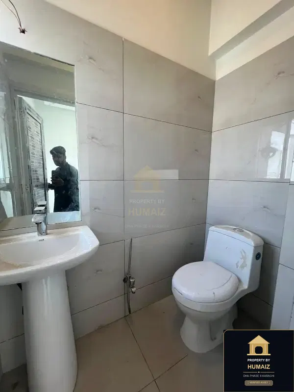 3-Bedroom Luxury Apartment (Corner, 3 Bath, Suite 4) on Zulfiqar Commercial For Sale in DHA Phase 8 Karachi — Photograph 5