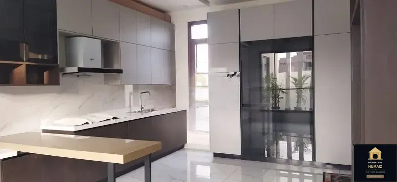 500 Sq. Yd. 6-Bedroom Luxury Villa (Basement, 6 Bath, Residence 45) in DHA Phase 8 For Sale in DHA Phase 8 Karachi — Photograph 9