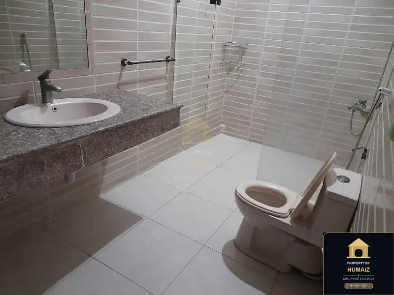 3-Bedroom Upper/Lower Portion (3 Bath, Unit 3) in Zone A For Rent in DHA Phase 8 Karachi — Photograph 16