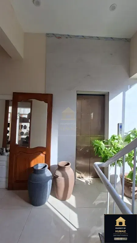 133 Sq. Yd. Corporate Office Space on Zulfiqar Commercial For Sale in DHA Phase 8 Karachi — Photograph 11