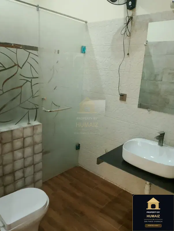 4-Bedroom Upper/Lower Portion (West Open, 4 Bath, Unit 7) in DHA Phase 8 For Rent in DHA Phase 8 Karachi — Photograph 6