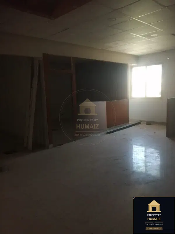 200 Sq. Yd. Commercial Building (Boulevard Facing, 2 Bath, Unit 1) on Zulfiqar Commercial For Rent in DHA Phase 8 Karachi — Photograph 3