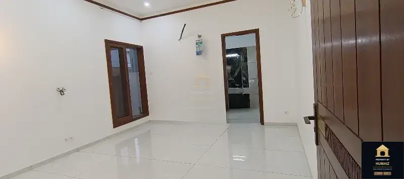 600 Sq. Yd. 7-Bedroom Luxury Villa in Zone A For Sale in DHA Phase 8 Karachi — Photograph 12