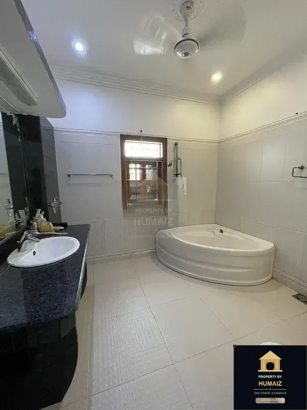 1,500 Sq. Yd. 5-Bedroom Luxury Villa on Zulfiqar Commercial For Sale in DHA Phase 8 Karachi — Photograph 3
