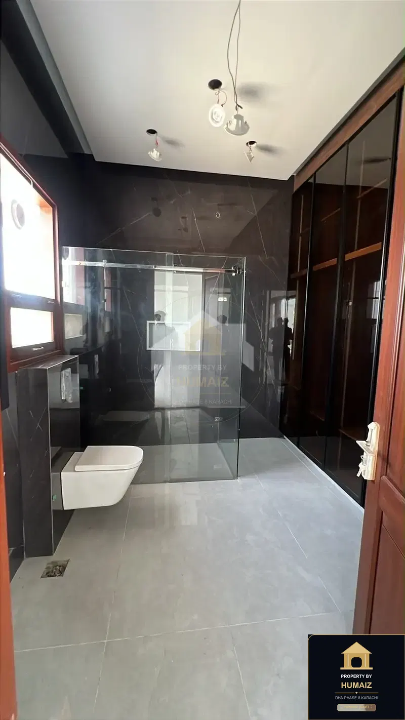 500 Sq. Yd. 6-Bedroom Luxury Villa (Basement, 6 Bath, Residence 5) on Zulfiqar Commercial For Sale in DHA Phase 8 Karachi — Photograph 5