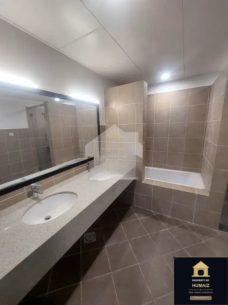 2-Bedroom Luxury Apartment (3 Bath, Suite 7) at Pearl Towers For Sale in DHA Phase 8 Karachi — Photograph 4