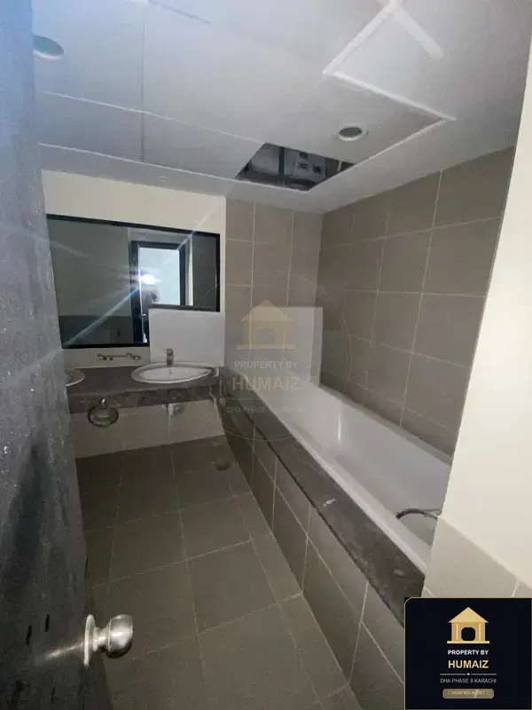 4-Bedroom Luxury Apartment (Sea Facing, 6 Bath, Suite 6) at Coral Towers For Sale in DHA Phase 8 Karachi — Photograph 11