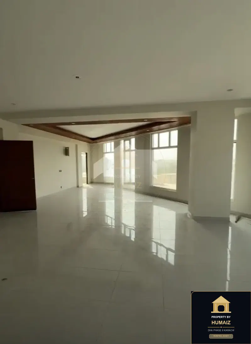 127 Sq. Yd. Corporate Office Space on Zulfiqar Commercial For Rent in DHA Phase 8 Karachi — Photograph 2