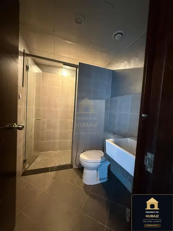 3-Bedroom Luxury Apartment (3 Bath, Suite 19) at Pearl Towers For Sale in DHA Phase 8 Karachi — Photograph 9