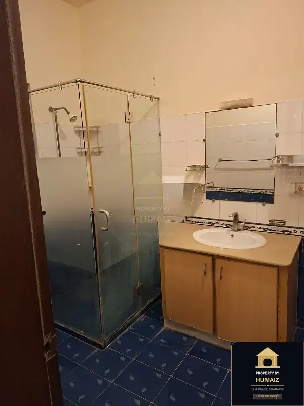 3-Bedroom Upper/Lower Portion (4 Bath, Unit 76) in DHA Phase 8 For Rent in DHA Phase 8 Karachi — Photograph 3