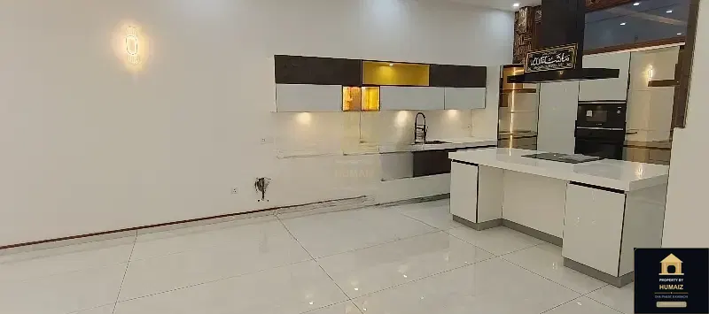 600 Sq. Yd. 7-Bedroom Luxury Villa in Zone A For Sale in DHA Phase 8 Karachi — Photograph 18
