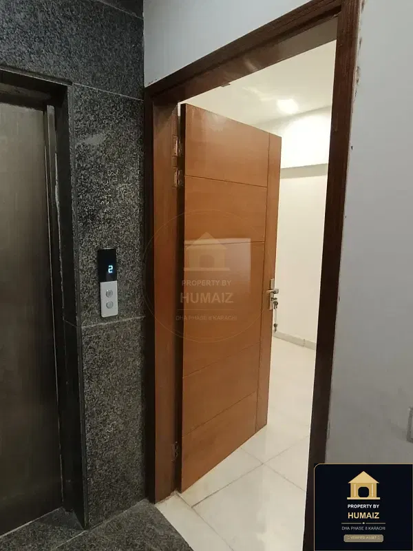 61 Sq. Yd. Corporate Office Space on Zulfiqar Commercial For Sale in DHA Phase 8 Karachi — Photograph 7