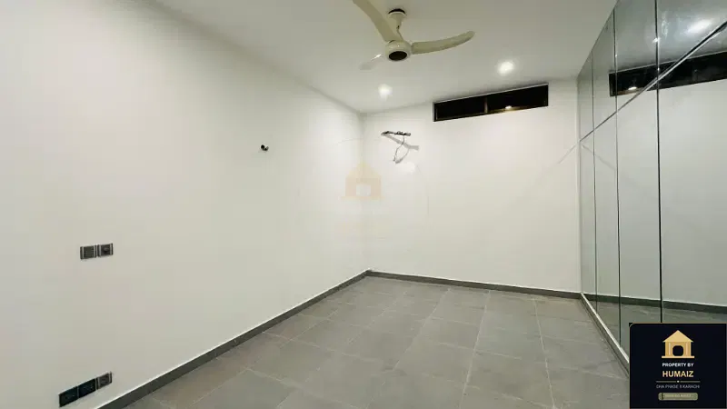 1,000 Sq. Yd. 6-Bedroom Luxury Villa (Basement, 7 Bath, Residence 5) in Zone A For Sale in DHA Phase 8 Karachi — Photograph 4