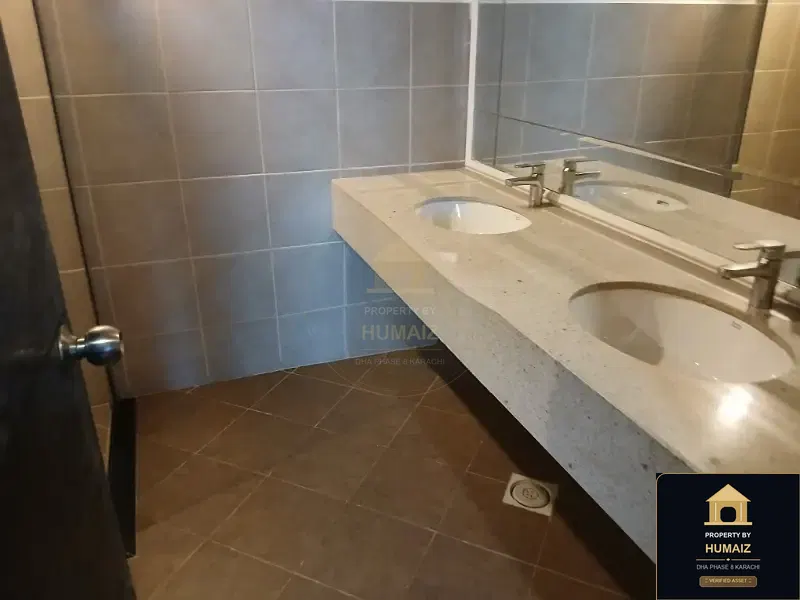 3-Bedroom Luxury Apartment (Sea Facing, 5 Bath, Suite 28) at Pearl Towers For Sale in DHA Phase 8 Karachi — Photograph 16