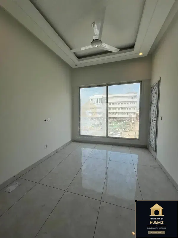 3-Bedroom Luxury Apartment (Corner, 3 Bath, Suite 4) on Zulfiqar Commercial For Sale in DHA Phase 8 Karachi — Photograph 3