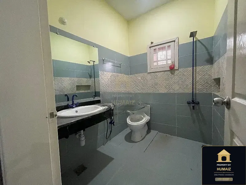 4-Bedroom Upper/Lower Portion (5 Bath, Unit 5) in DHA Phase 8 For Rent in DHA Phase 8 Karachi — Photograph 11