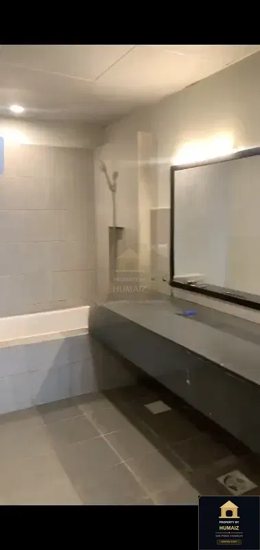 3-Bedroom Luxury Apartment (Sea Facing, 4 Bath, Suite 4) at Pearl Towers For Rent in DHA Phase 8 Karachi — Photograph 10