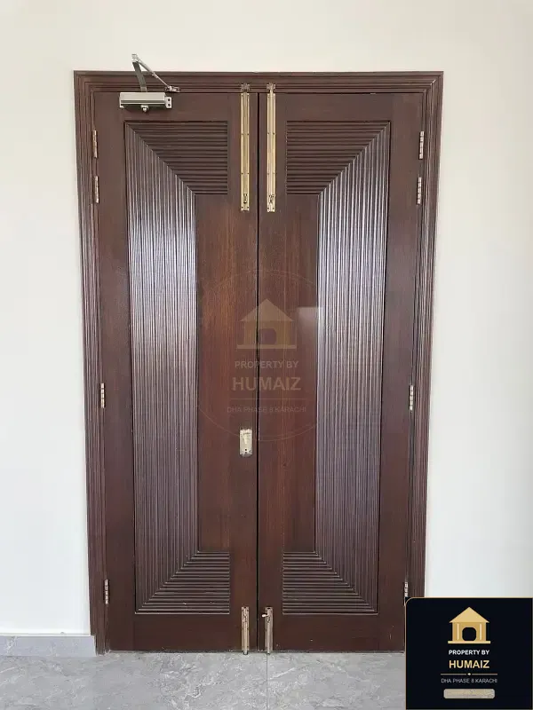 367 Sq. Yd. Corporate Office Space on Zulfiqar Commercial For Rent in DHA Phase 8 Karachi — Photograph 11