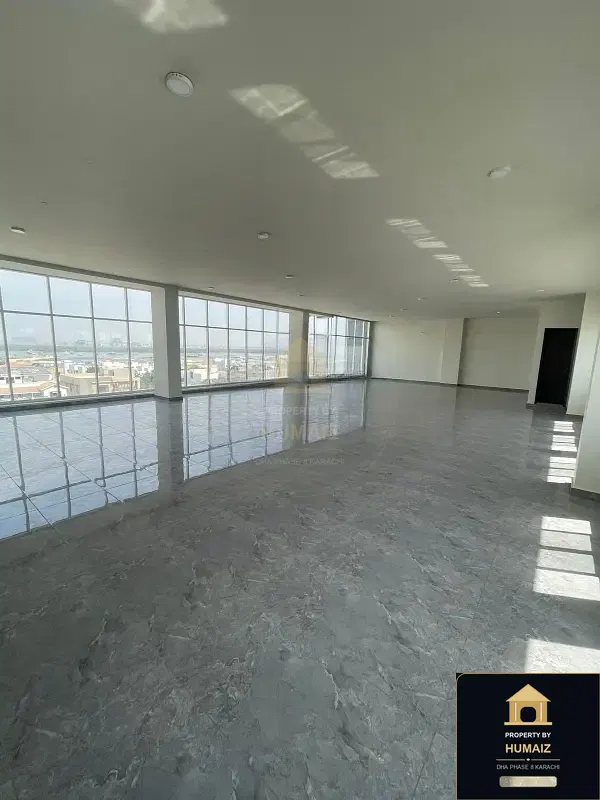 367 Sq. Yd. Corporate Office Space on Zulfiqar Commercial For Rent in DHA Phase 8 Karachi — Photograph 3