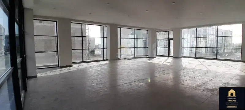 239 Sq. Yd. Corporate Office Space (Corner, Unit 1) on Zulfiqar Commercial For Rent in DHA Phase 8 Karachi — Photograph 4