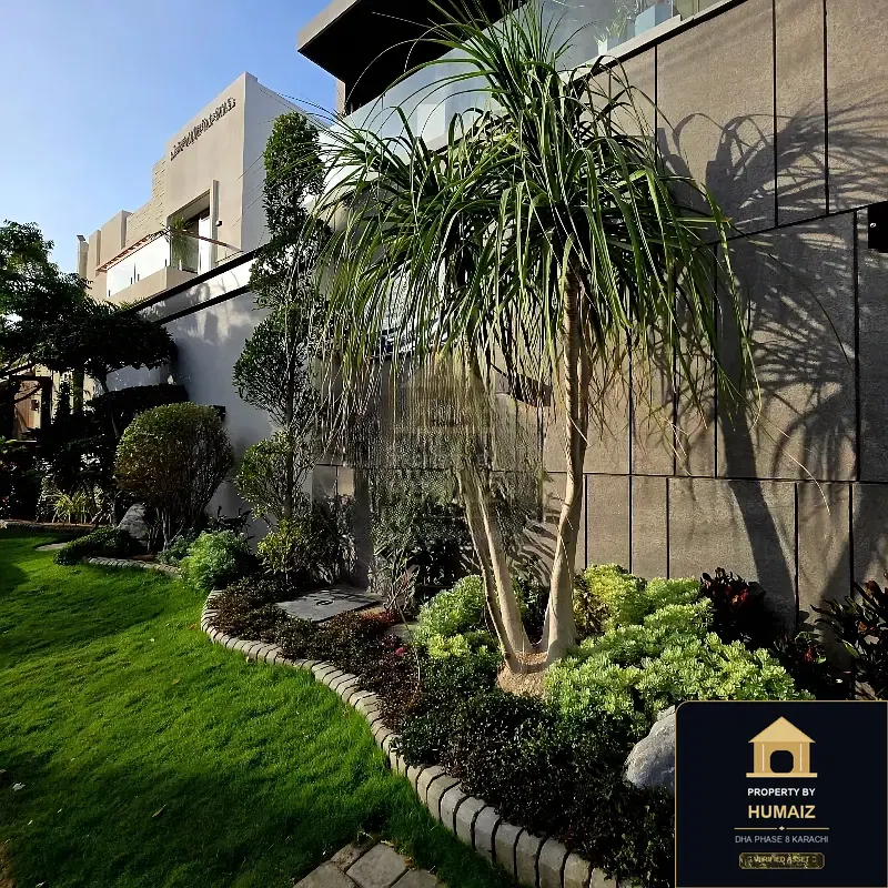 500 Sq. Yd. 6-Bedroom Luxury Villa (Basement, 6 Bath, Residence 4) on Zulfiqar Commercial For Sale in DHA Phase 8 Karachi — Photograph 3