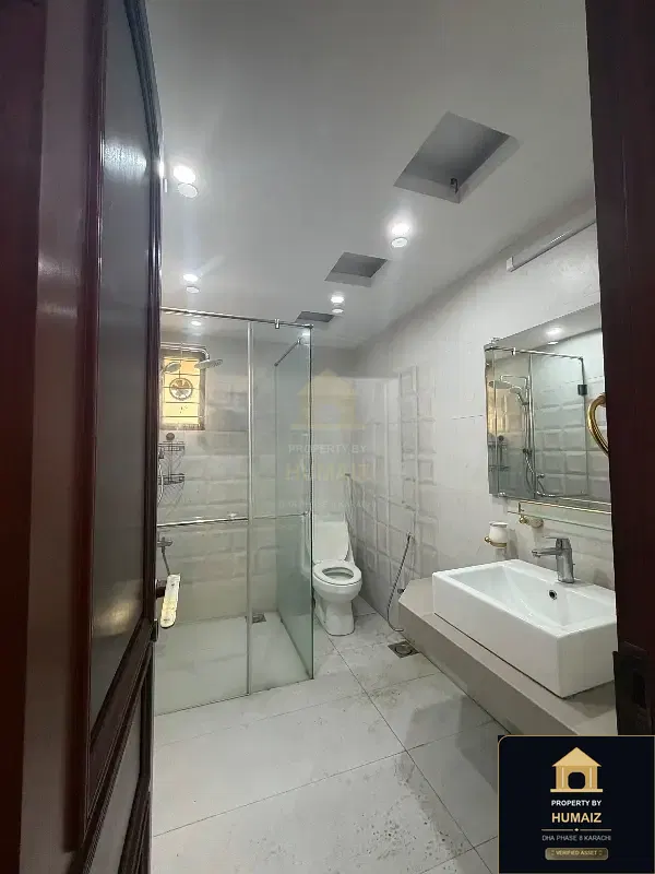 500 Sq. Yd. 6-Bedroom Luxury Villa (Basement, 6 Bath, Residence 9) on Zulfiqar Commercial For Sale in DHA Phase 8 Karachi — Photograph 7