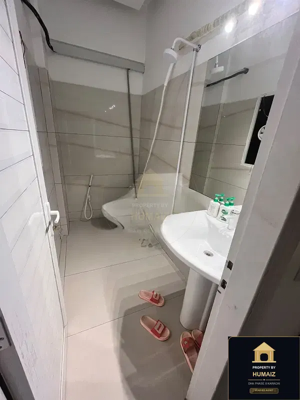 3-Bedroom Luxury Apartment (3 Bath, Suite 5) on Zulfiqar Commercial For Sale in DHA Phase 8 Karachi — Photograph 16