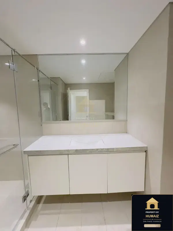 2-Bedroom Luxury Apartment (Sea Facing, 3 Bath, Suite 77) at The Views For Sale in DHA Phase 8 Karachi — Photograph 5