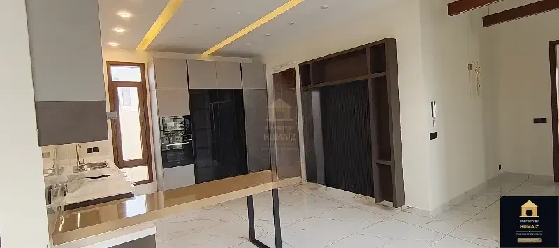 500 Sq. Yd. 7-Bedroom Luxury Villa (Basement, 6 Bath, Residence 3) in DHA Phase 8 For Sale in DHA Phase 8 Karachi — Photograph 12