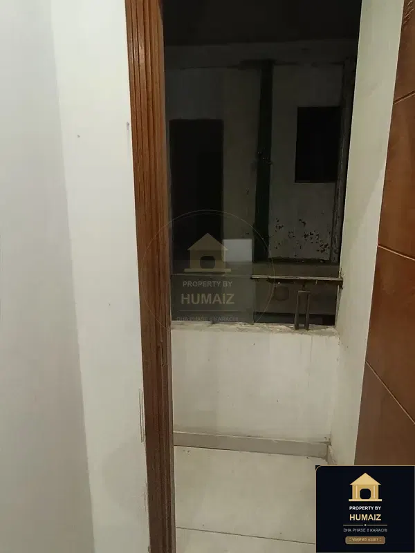 61 Sq. Yd. Corporate Office Space on Zulfiqar Commercial For Sale in DHA Phase 8 Karachi — Photograph 5