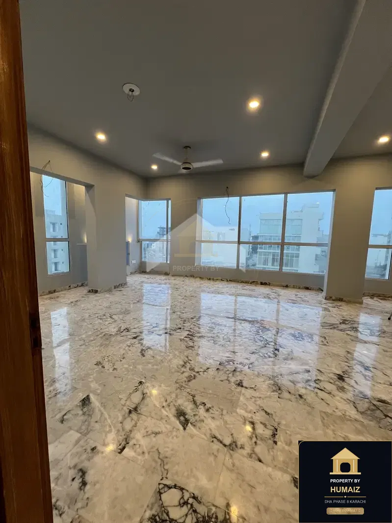 113 Sq. Yd. Corporate Office Space (Corner, Unit 4) in DHA Phase 8 For Rent in DHA Phase 8 Karachi — Photograph 4