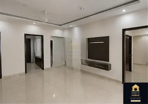 100 Sq. Yd. 4-Bedroom Luxury Villa (Basement, 4 Bath, Residence 18) in DHA Phase 8 For Sale in DHA Phase 8 Karachi — Photograph 3