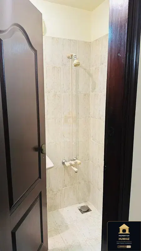 4-Bedroom Upper/Lower Portion (5 Bath, Unit 2) in DHA Phase 8 For Rent in DHA Phase 8 Karachi — Photograph 11