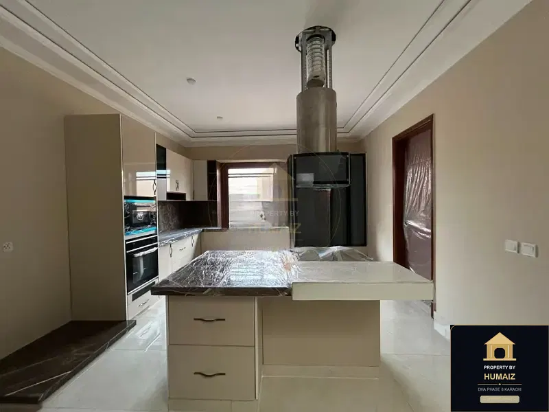 300 Sq. Yd. 5-Bedroom Luxury Villa on Khayaban-e-Sahil For Sale in DHA Phase 8 Karachi — Photograph 2