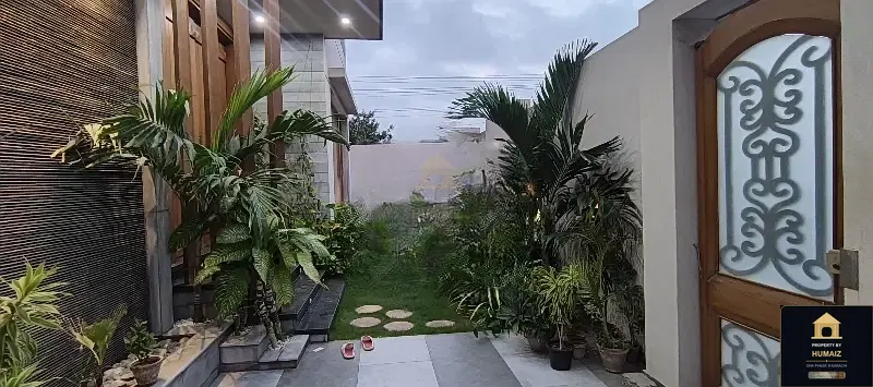 600 Sq. Yd. 7-Bedroom Luxury Villa in Zone A For Sale in DHA Phase 8 Karachi — Photograph 2