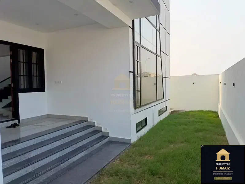 500 Sq. Yd. 6-Bedroom Luxury Villa (Basement, 6 Bath, Residence 3) in DHA Phase 8 For Rent in DHA Phase 8 Karachi — Photograph 3