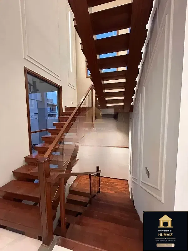 500 Sq. Yd. 6-Bedroom Luxury Villa in Zone C For Sale in DHA Phase 8 Karachi — Photograph 4
