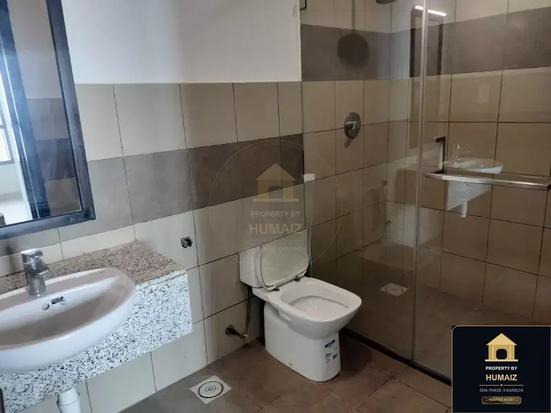 4-Bedroom Luxury Apartment (Sea Facing, 5 Bath, Suite 1) at Pearl Towers For Rent in DHA Phase 8 Karachi — Photograph 10