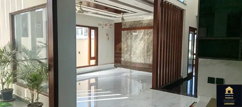 500 Sq. Yd. 8-Bedroom Luxury Villa (Basement, 7 Bath, Residence 2) in DHA Phase 8 For Sale in DHA Phase 8 Karachi — Photograph 6