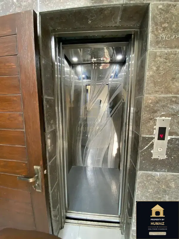 111 Sq. Yd. Corporate Office Space (1 Bath, Unit 3) on Al-Murtaza Commercial For Rent in DHA Phase 8 Karachi — Photograph 6
