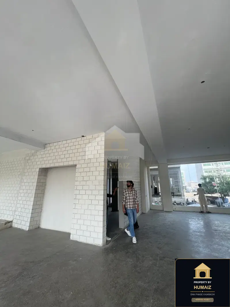300 Sq. Yd. Corporate Office Space on Zulfiqar Commercial For Rent in DHA Phase 8 Karachi — Photograph 6